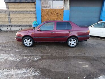 Volkswagen: Volkswagen Vento: 1993 г., 1.8 л, Механика, Седан — 8