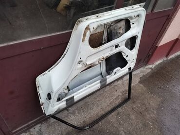 Auto delovi: Vrata zadnja desna Lada 2105,2107 Riva u beloj boji broj 3. Vrata su — 12