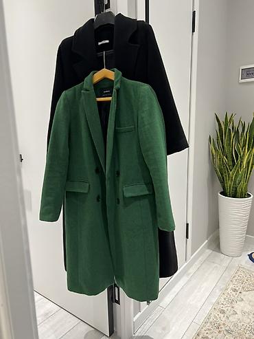 Пальто: По фото первое по 2000 т остальные все по 1000 Женские пальто — 3