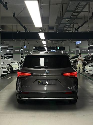 Toyota: Toyota Sienna: 2021 г., 2.5 л, Вариатор, Гибрид, Минивэн — 4