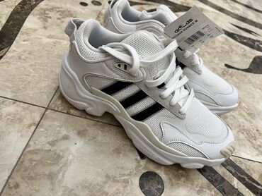 ters ayakkabı v Azərbaycan | UŞAQ AYAQQABILARI: Adidas ayakkabi 38,5 .39 razmer. Yenidir razmer boyuk geldiyi ucun