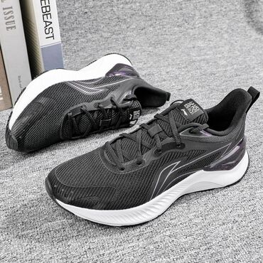 обувь зимний: Кроссовки Li-Ning черного цвета с белой подошвой предназначены для