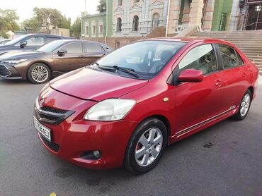 меняю на кв: Toyota Yaris: 2007 г., 1.5 л, Автомат, Бензин, Седан