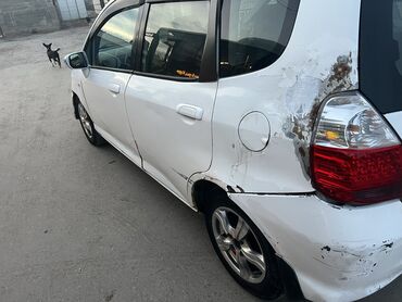 обмен на нива: Honda Fit: 2005 г., 1.3 л, Вариатор, Бензин, Хэтчбэк