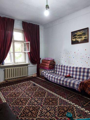 квартира в центре города бишкек: 2 комнаты, 52 м², Сталинка, 3 этаж, Старый ремонт