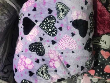 Zavese i draperije: 🌿Rebrasta plišana ćebad🌿
🌿Dimenzije-200*200 
🌿Cena-2600din
G⚜️ — 7