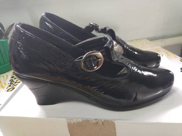 Женская обувь: Туфли Размер: 39, цвет - Черный