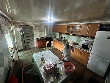 Продажа коттеджей и домов: Продается жилой дом с большим участком и крытым двором. Основные — 13
