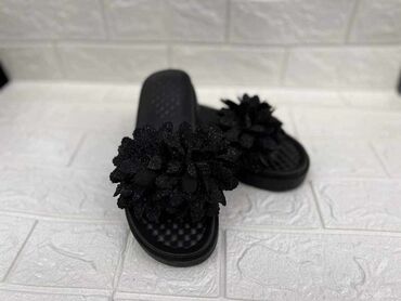 Papuče: 36-40
1600 din
Roba sa kosova — 6