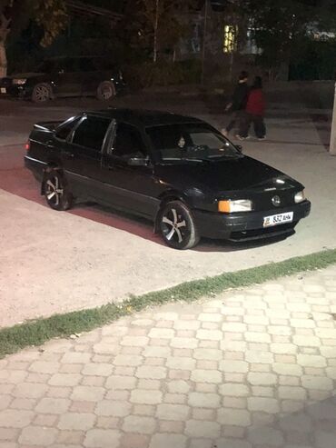 обмен на частный дом: Volkswagen Passat: 1991 г., 1.8 л, Механика, Газ, Седан