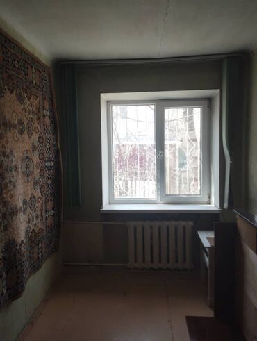 квартиру в бишкеке купить 3 комнатную: 3 комнаты, 37 м², 1 этаж, Старый ремонт