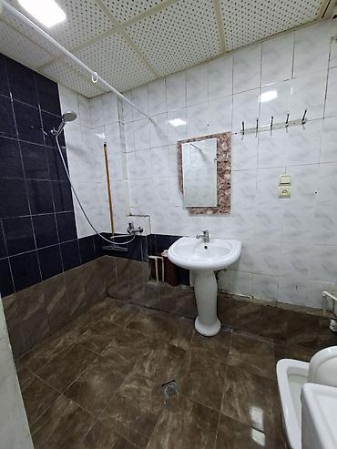 bakıda kreditle evler: 2 mərtəbəli binanın 1ci mərtəbəsi,qanuni 2 otaqlı,43kv+27kv artırma — 4
