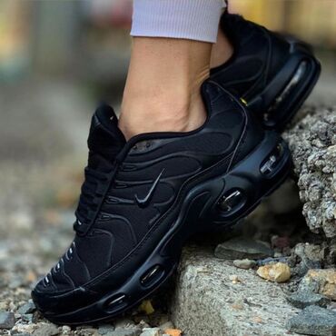 Women's Sneakers and athletic shoes: Nike, 38 — 8