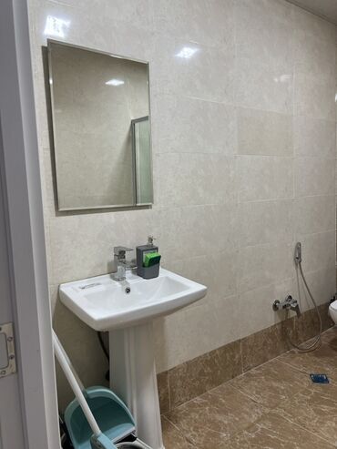 Təmir işləri: Salam. Uzun müddətli kirayə verilir. Yeni 14 mərtəbəli binanın 1-ci — 3