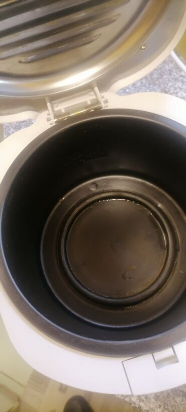 Kaloriferi: Friteza Bono manja kao nova je.
Dobra
 Mirjevo — 15