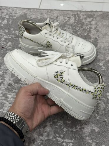 Women's Sneakers and athletic shoes: Nike, 37.5, bоја - Bela — 16