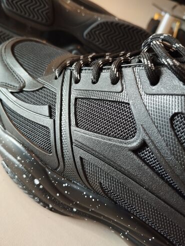 Krasofkalar və idman ayaqqabıları: Pierre Cardin kişi krossovkası – qara rəng, gündəlik və idman — 4