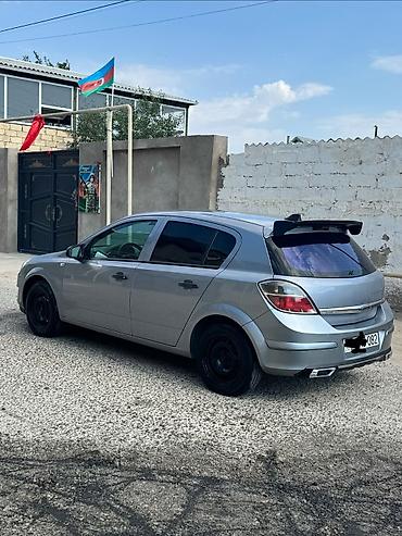 фольксваген пассат 1: Opel Astra: 1.4 л | 2009 г. 296000 км Хэтчбэк — 4
