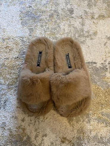 ev başmaqları: Məhsul: Tüylü ev tapoçkası (slayder tipli) - Rəng: açıq — 1