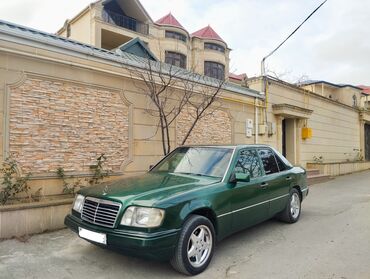 Mercedes-Benz: Mercedes-Benz E 200: 2 l | 1995 il Sedan