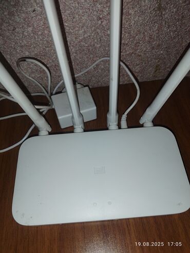 3 g modem: Ag XIAOMI MI modemi, 4 antenli - 45 Qara TP-link modemi, 3 antenli -