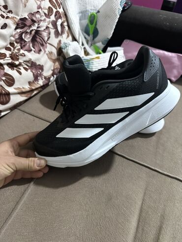 Krasofkalar və idman ayaqqabıları: Saytda 70 dollardan 39 dollara dushub endirimdedir hal hazirda — 7