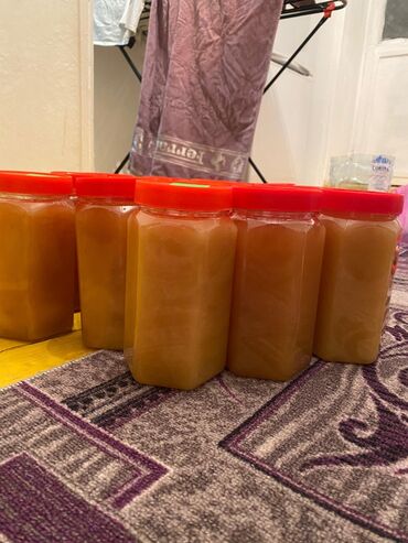 товары из ирана: Домашний мед в пластиковых квадратных бутылках с красными крышками. -
