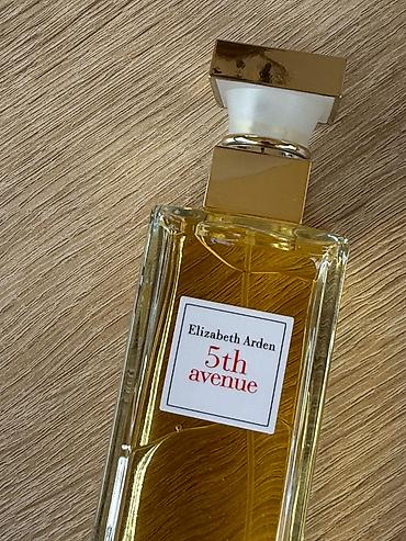 crvene: Elizabeth Arden 5th Avenue je ženski elegantan svež cvetni parfem koji — 5