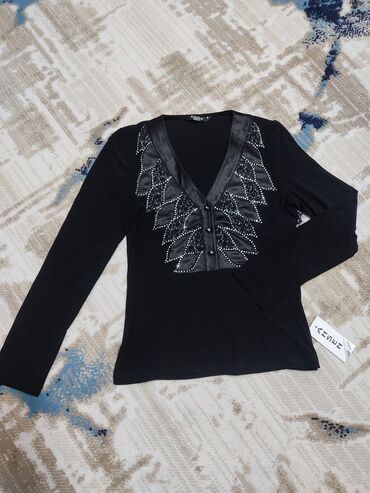 Рубашки и блузы: M (EU 38), цвет - Черный