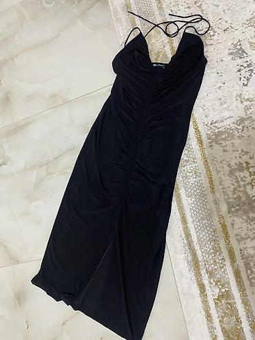 lil solid accessories: Crna midi haljina sa naborima i tankim bretelama - Elegantna crna — 2