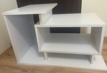 simpo sofe na razvlacenje: Nov stocic beli dimenzija 80x50cm visina 50cm pravljen po meri ne