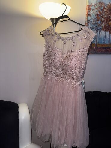 Haljine: Elegantna haljina u puder‑roze boji - Kroj: kratka A‑linija, raskošan — 2