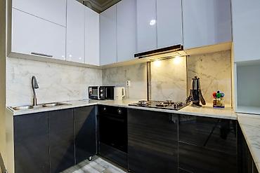 hostel osh: 3 комнаты, Бишкек Парк ТРЦ, Душевая кабина, Постельное белье, Кондиционер — 5