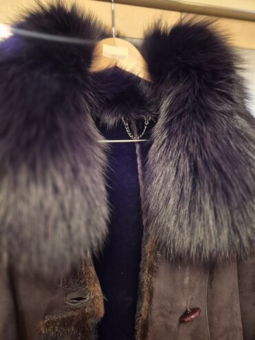 Kürklər: Uzan uzunluqda qadın şubası. - Material: təbii dəridin nubuk tərəfi — 11