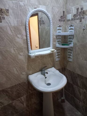 Uzunmüddətli kirayə mənzillər: Əcəmi metrosu yaxınlığı,Yeganə şadlıq sarayının yanında,5 — 10