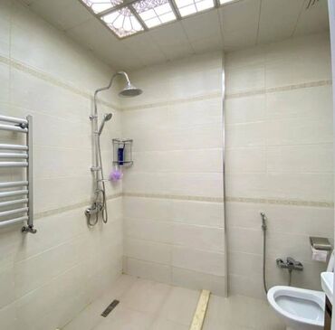 Uzunmüddətli kirayə mənzillər: Mənzil kirayə verilir. 2 otaq, 17.4 mərtəbə. Nərmanov metrosu — 8