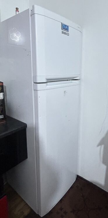 вытышка для кухни: Холодильник Beko, Двухкамерный, 57 * 160 *