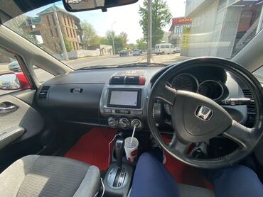 автомобиль хонда фит: Honda Fit: 2005 г., 1.3 л, Вариатор, Бензин, Хетчбек