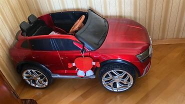 uwaq mawini: Uşaq üçün elektrikli miniatür avtomobil – Audi dizaynlı, qırmızı rəng — 1