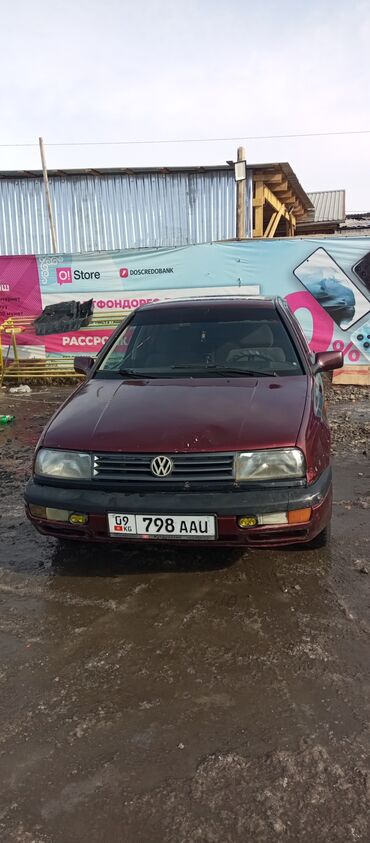 Volkswagen: Volkswagen Vento: 1992 г., 1.8 л, Механика, Бензин, Седан