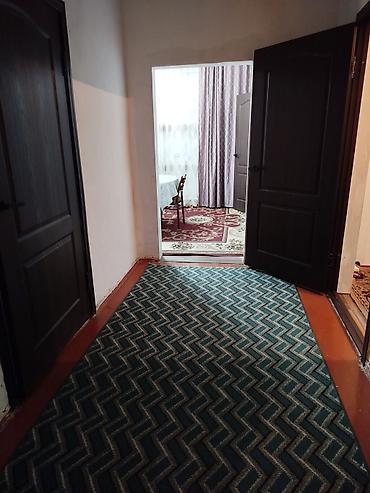 Продажа коттеджей и домов: Продаю дом, 4 комнаты, кухня, прихожка. Все окна новые, пластиковые — 6