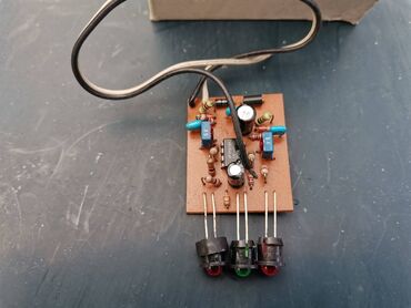 Auto delovi: Elektronski Voltmetar za 14V ELAN. Novo. Lampicama pokazuje kakvo je — 4