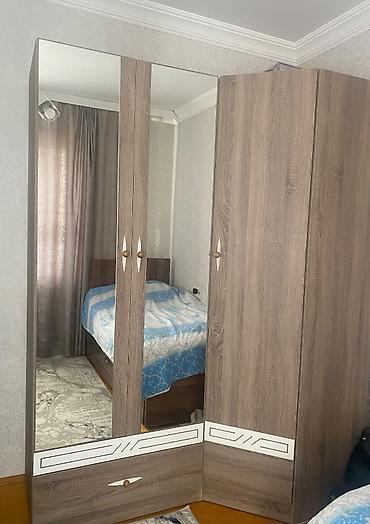 2el dolablar: İşlənmiş, 3 qapılı, Güzgülü, Bej, Taxta, Açılan, Künc dolab — 1