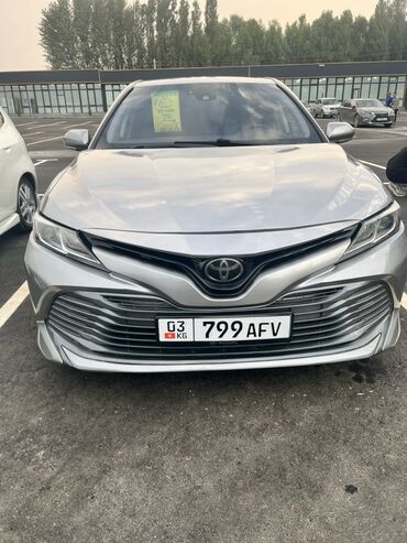 какая машина подойдет для яндекс такси: Современный седан Toyota Camry серебристого цвета, представленный на