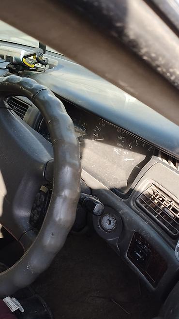 Другие автомобили: Продаётся универсал серебристого цвета (5 дверей). Основные — 8