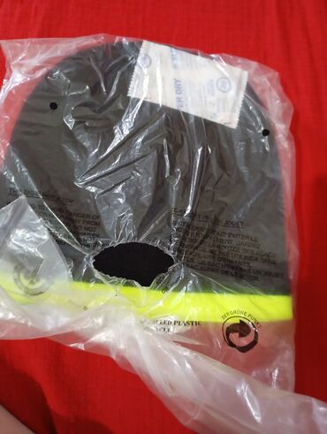 Kape, šalovi i rukavice: Kape zenske,muske,deciji i salovi.Novo i kao novo kape po 250d salovi — 3