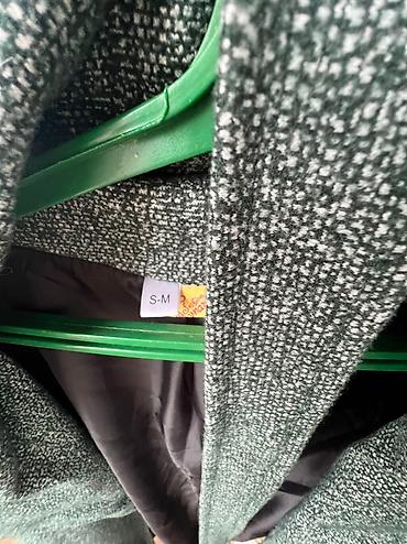 Пальто: Продается пальто отличного качества не скатывается легкая Размер с и м — 6