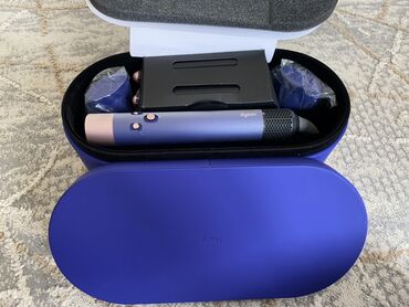 деревянный нож: Стайлер для волос Dyson в синем и розовом цвете. Поставляется в