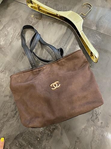 Chanel tote çantası – qəhvəyi süet gövdə, qara dəri qolbaqlar və ön lalafo.az -da Chanel tote çantası – qəhvəyi süet gövdə, qara dəri qolbaqlar və ön
