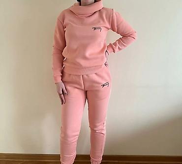 Gornji i donji deo: Ženski komplet trenerke – duks i donji deo - Model: duks sa visokim — 8